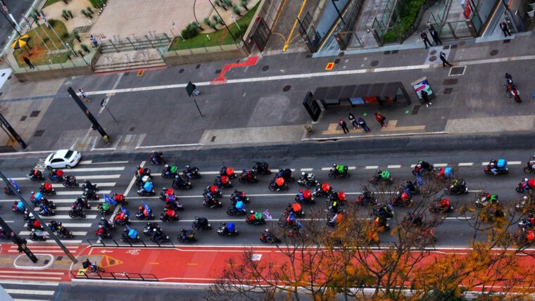 Desamparados, motoboys podem se tornar vetores da Covid-19