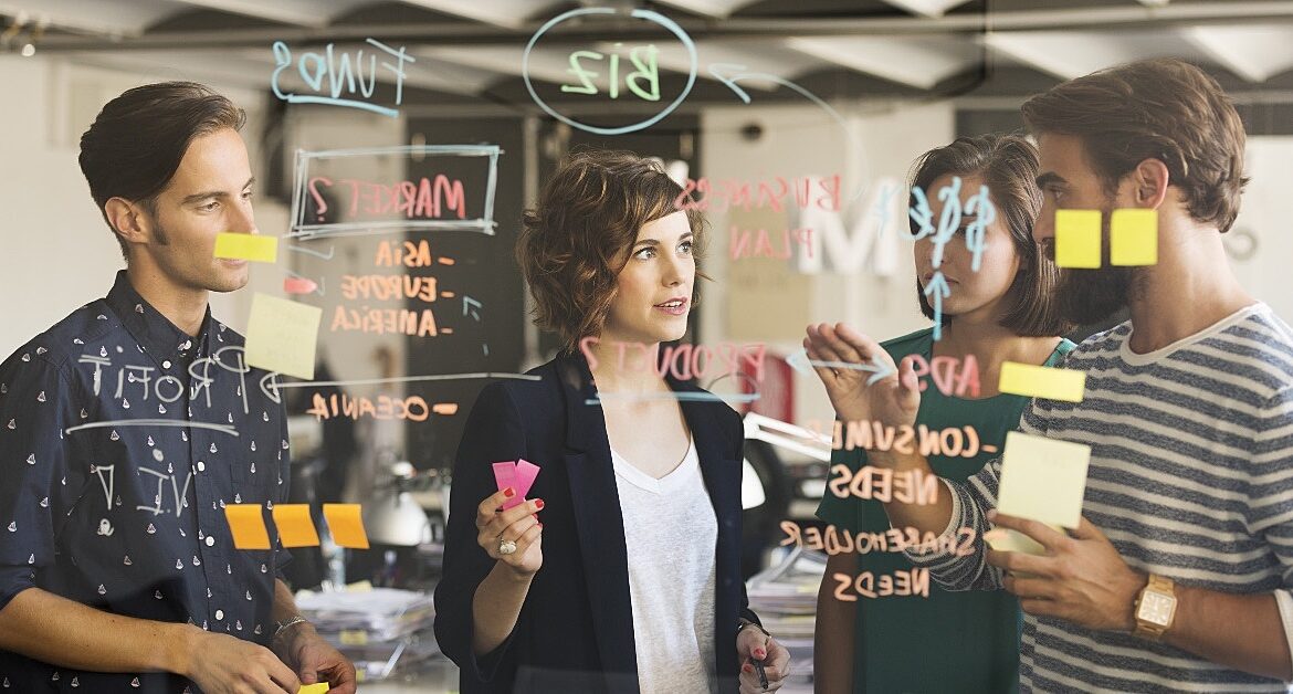 Competências emocionais e analíticas serão valorizadas para profissionais do futuro, aponta pesquisa