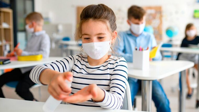 COVID-19: estudo mostra que crianças têm baixa taxa de transmissão a adultos