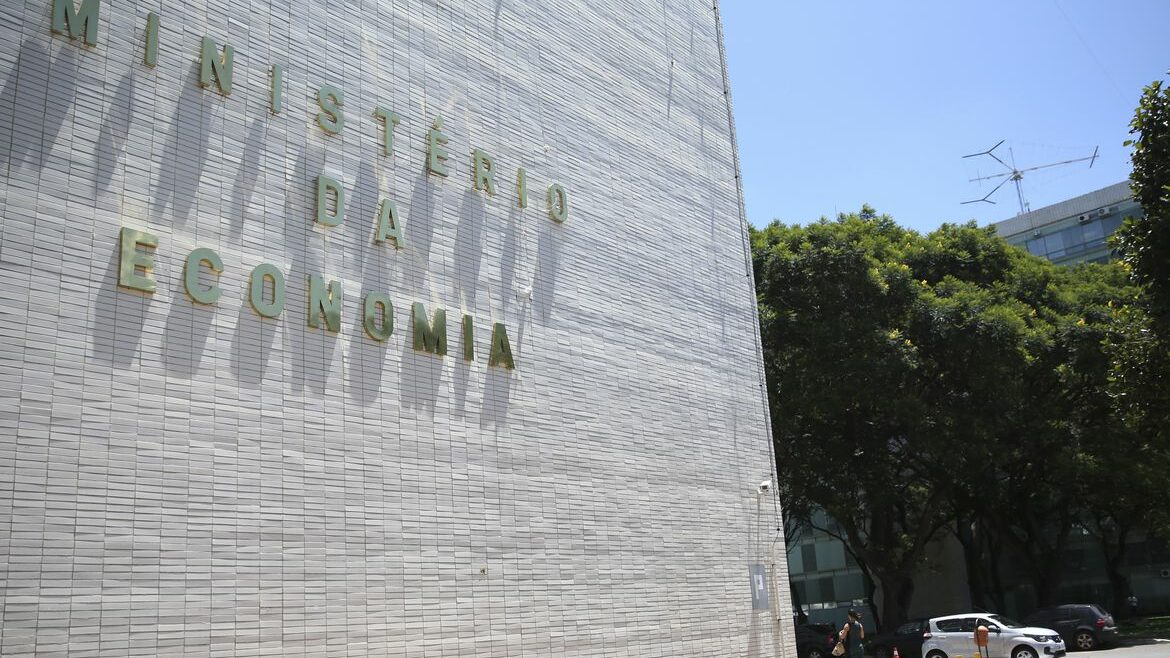 Ministério da Economia vai anunciar nova revisão de normas de SST, diz secretário