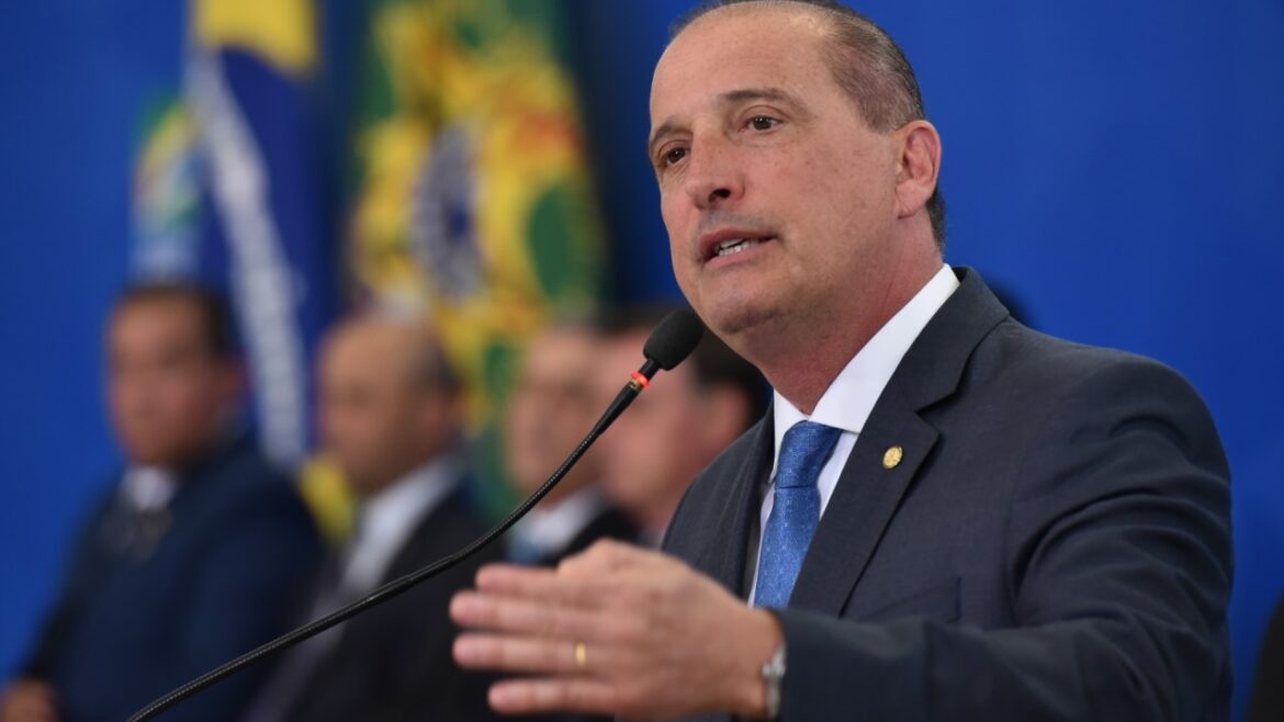 eSocial: Ministro anuncia que pequenas empresas não serão punidas em 2022 por deixarem de enviar dados de SST